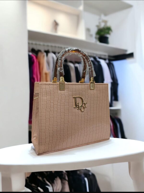 girls love luxury handbag